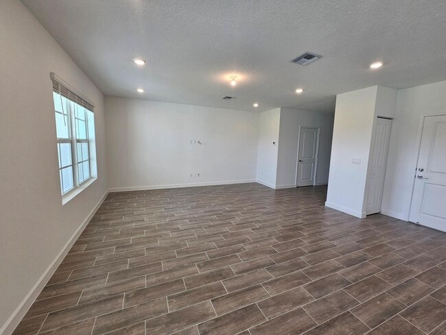 Building Photo - 19672 WHISPERING CREEK Rd