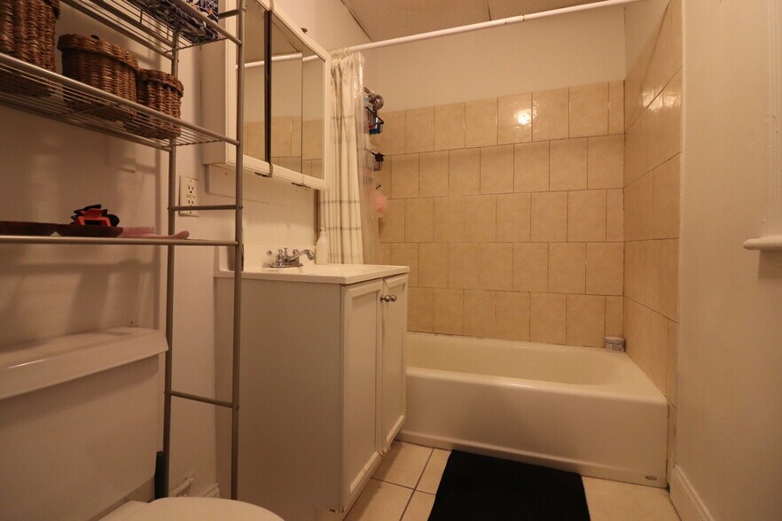 Building Photo - 238 Hemenway St