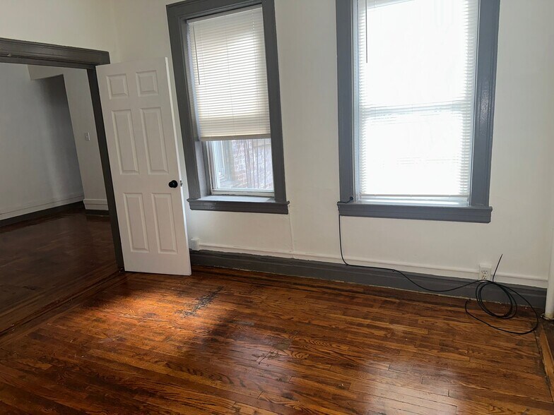 Building Photo - 804 Avenue C