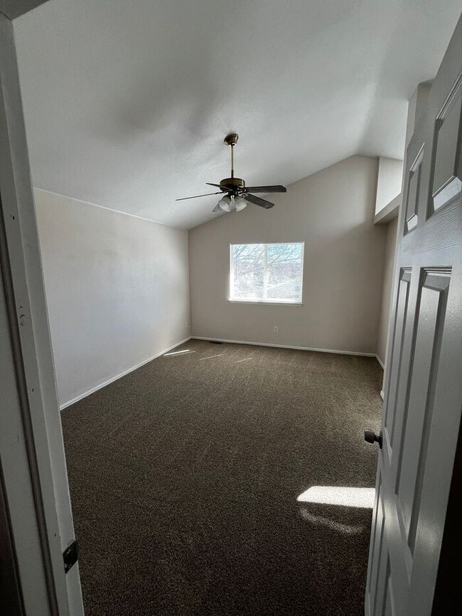 Building Photo - 3 Bedroom 2 1/2 Bathroom Home in Highlands Ranch
