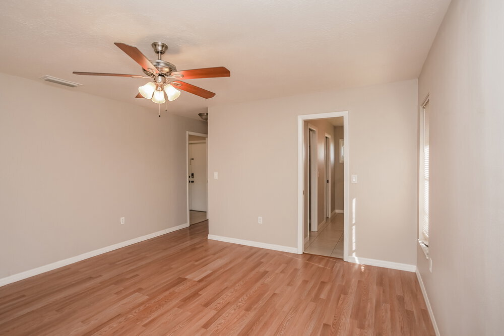 Building Photo - 4542 Charing Cross Rd