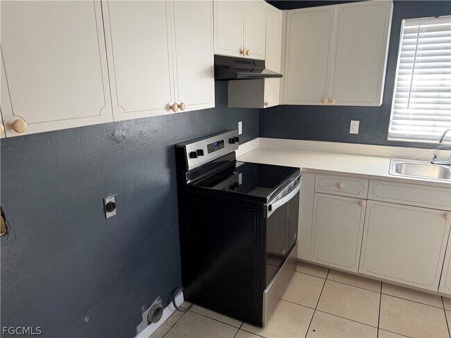 Building Photo - 4928 Leonard Blvd S