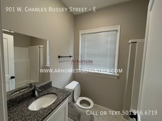 Building Photo - 901 W Charles Bussey Ave