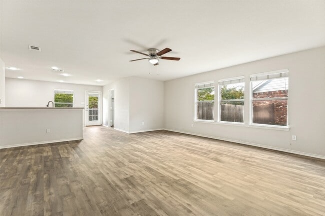Building Photo - 556 Winbridge Ln