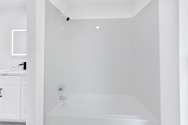 Building Photo - 7114 Fox Run Dr