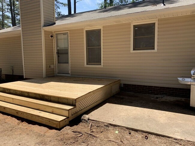 Building Photo - Charming 3 Bed, 2 Bath Home in Fayetteville