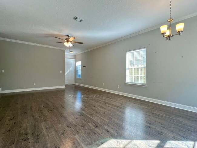 Building Photo - AVAILABLE EARLY APRIL 2026! (Pet Friendly)