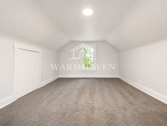 Building Photo - 1007 Delia Ave