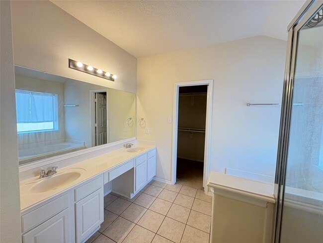 Building Photo - 9614 Ashwood Valley Dr