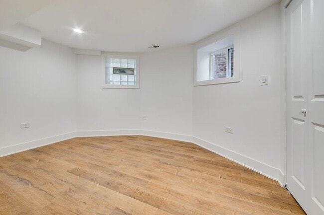 Building Photo - 2453 N Mozart St