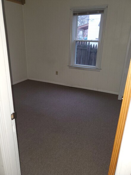 APT 1 BEDROOM - 22 Vincent Ave