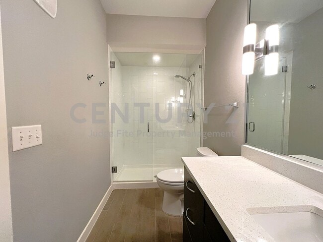 Building Photo - Well-Maintained 2/2 Condo Just a Short Walk From SMU!