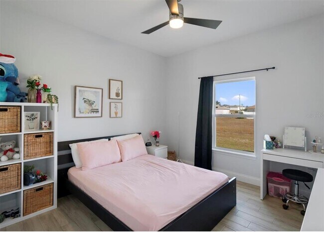 Building Photo - 817 Desmoines Pl