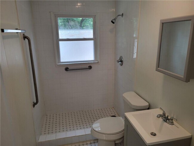 Building Photo - 3748 Clairmont Rd