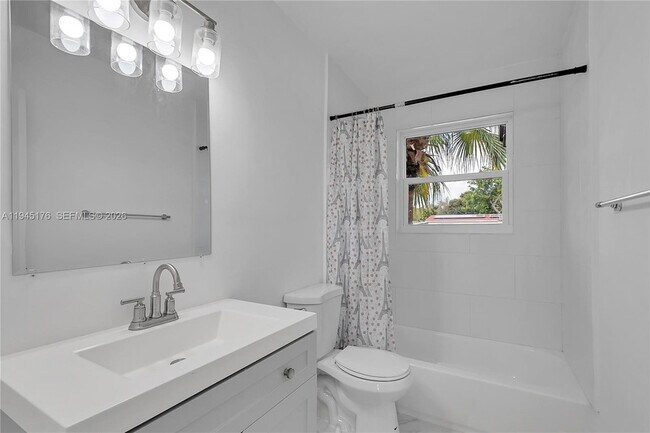 Building Photo - 18505 NW 23rd Ct