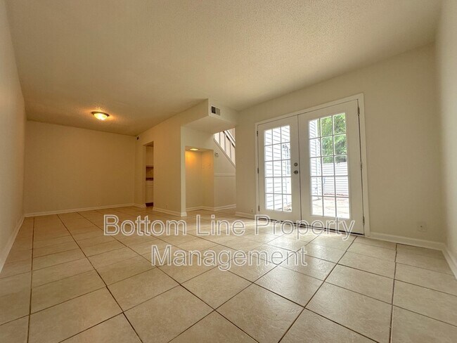 Building Photo - 6925 Stonington Ln