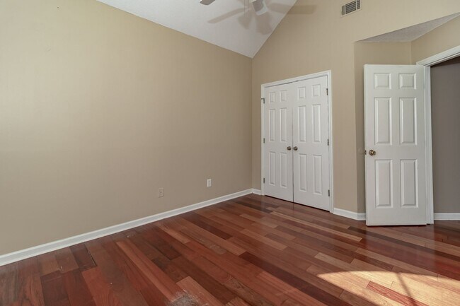 Building Photo - Beautiful 4 Bedroom, 2 Bath home with Large Yard