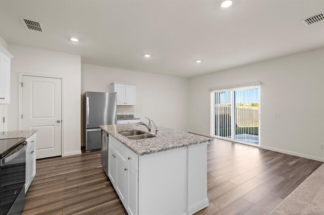 Building Photo - 640 Gemsbok Rd