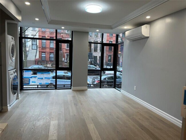 Building Photo - 163 MacDougal St