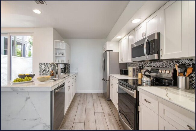 Building Photo - 3350 NE 14th Ct