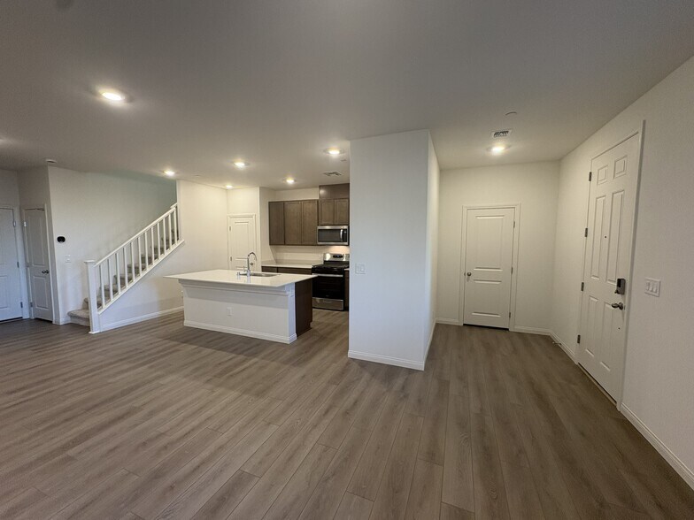 Entry - 2485 Rofrano Pl