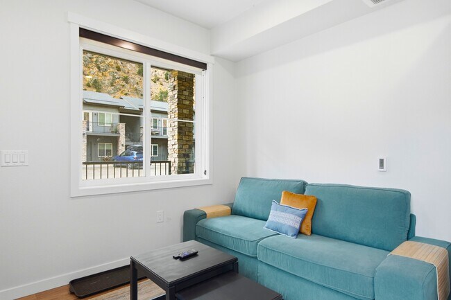 Building Photo - 2115 Hummingbird Wy