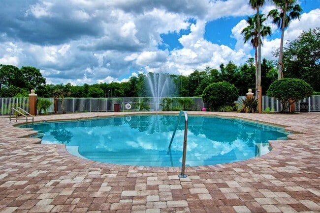 Building Photo - 13815 Fairway Island Dr