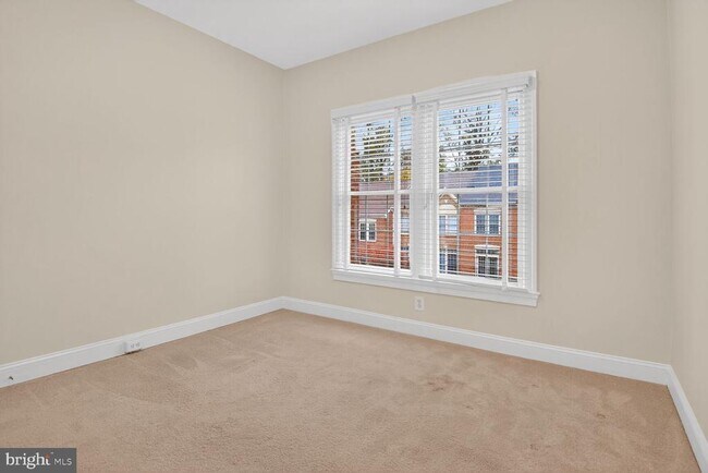 Building Photo - 11405 Summer House Ct