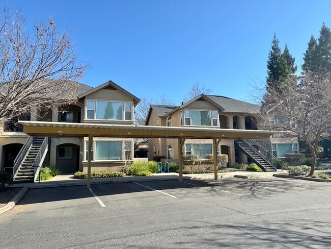 Interior Photo - Hartford Square 2 Bedroom 2 bath apartments