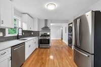 Building Photo - Amazing 3 bed 1.5 bath in Somerville.....