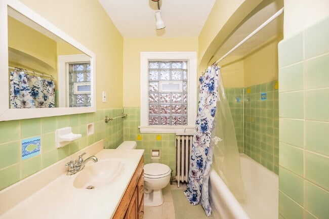 Building Photo - 3549 Bainbridge Rd