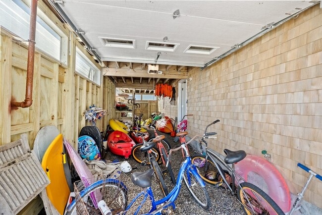 Building Photo - 33 Oceanside Dr