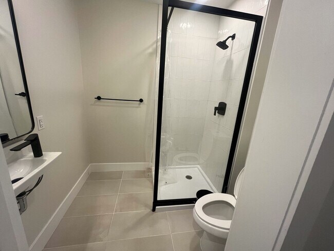 Building Photo - 225 Vine St NW