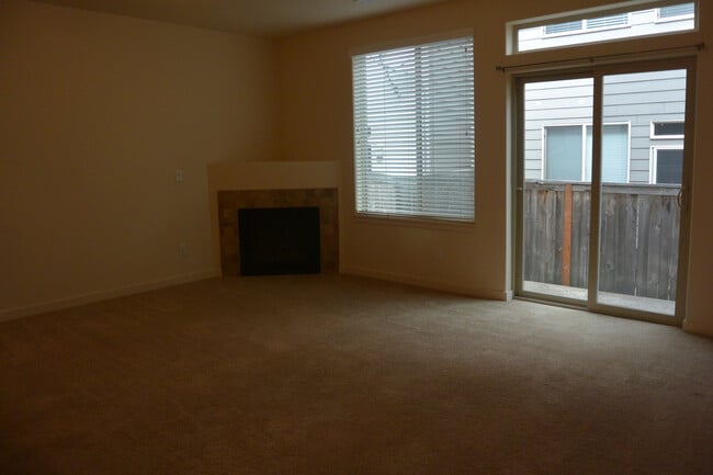 Building Photo - 13106 NE 25th St