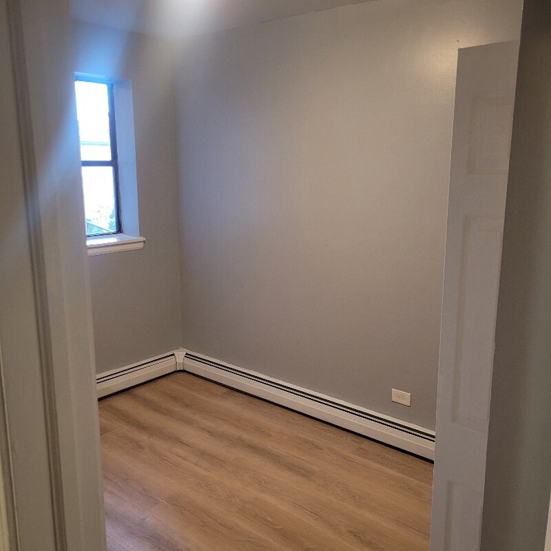 Building Photo - 4915 S Drexel Blvd