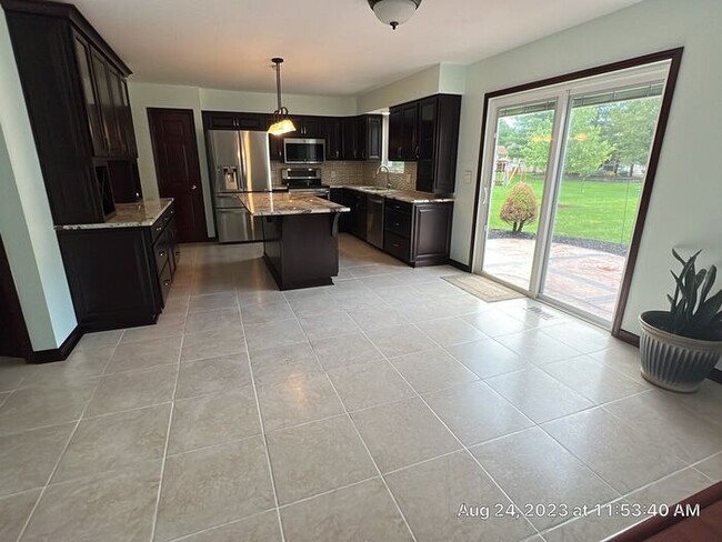 Building Photo - Gorgeous Highland Lakes Home