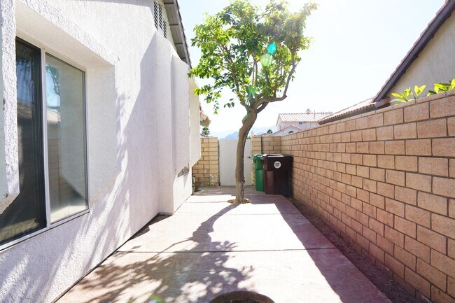 Building Photo - 78870 Sonesta Way