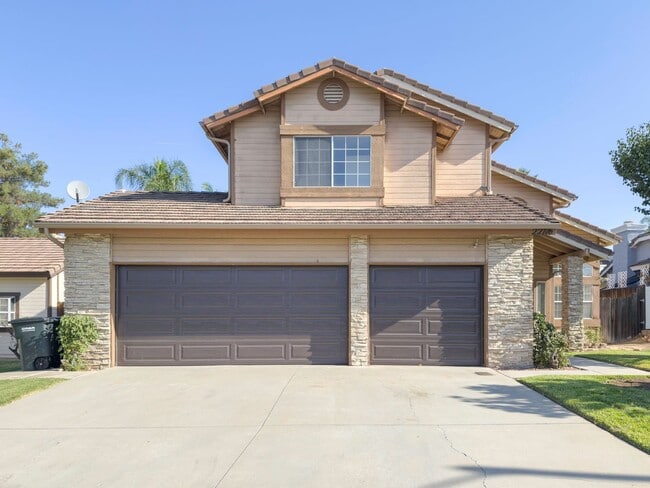 Primary Photo - 2 Story, 3-Bedroom POOL + SOLAR Home in Wi...