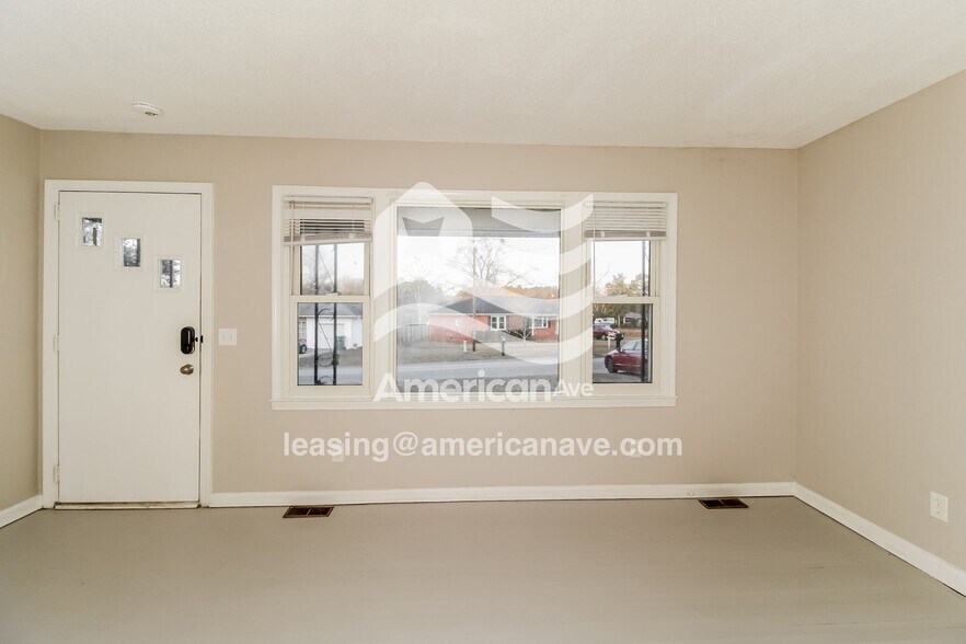 Building Photo - 2425 Hunt Club Rd