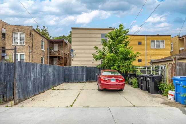 Building Photo - 4930 N Monticello Ave