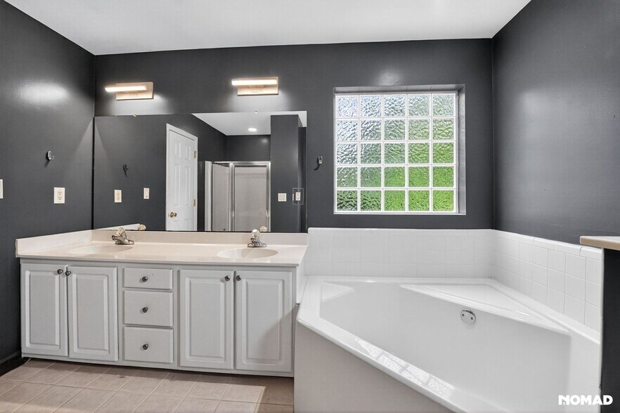 Building Photo - 8006 Crenshaw Ln