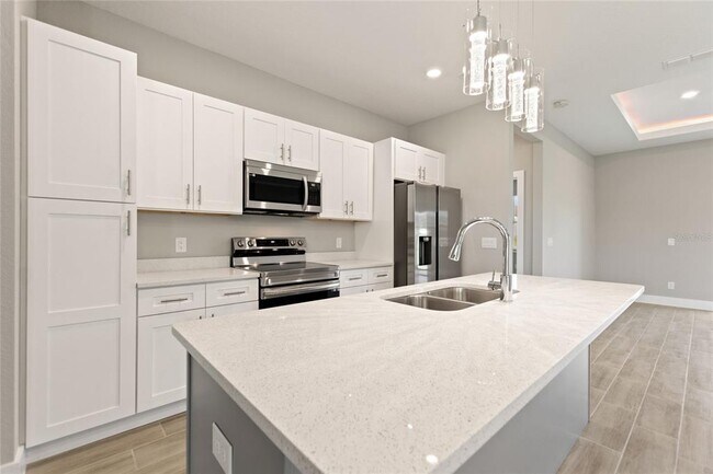 Building Photo - 643 James Ct