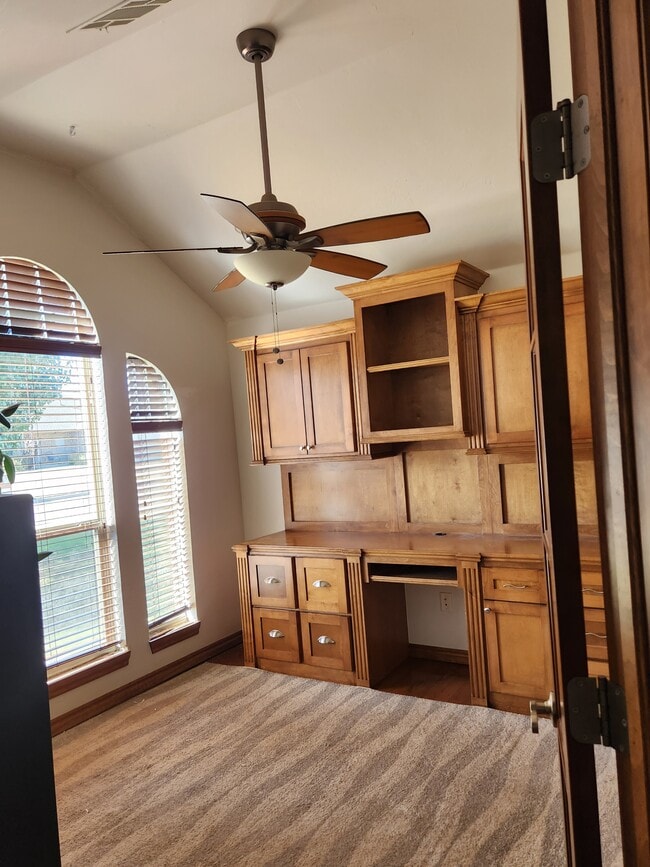 Building Photo - 3808 Kensington Dr