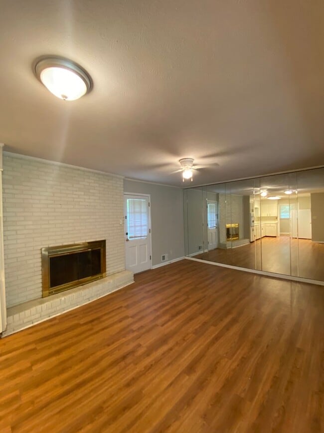 Building Photo - 408 4th Ave NE