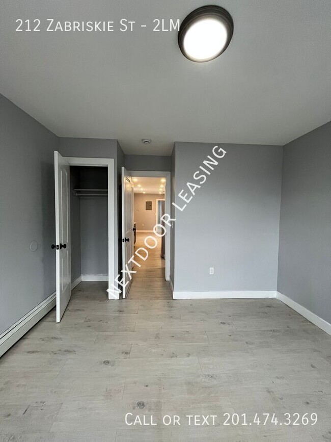 Building Photo - 212 Zabriskie St