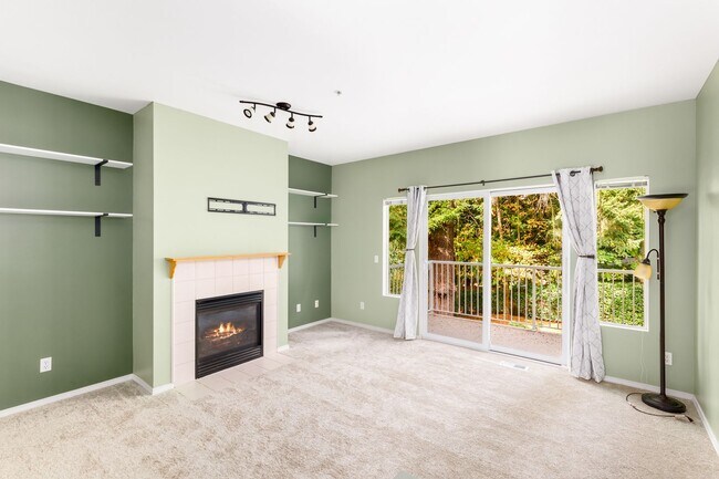 Building Photo - Wonderfully Maintained 2 Bedroom Townhome ...