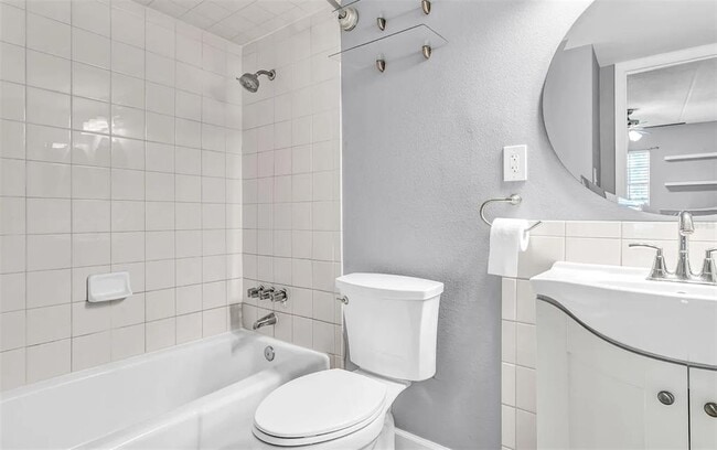 Building Photo - 5304 W Kennedy Blvd