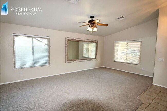 Building Photo - Gorgeous 4-bedrooms, 2-baths home with den in Peoria!