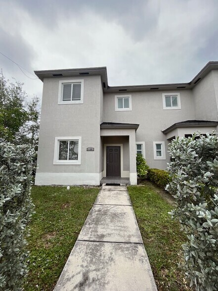 Building Photo - 3611 SW 88th Pl