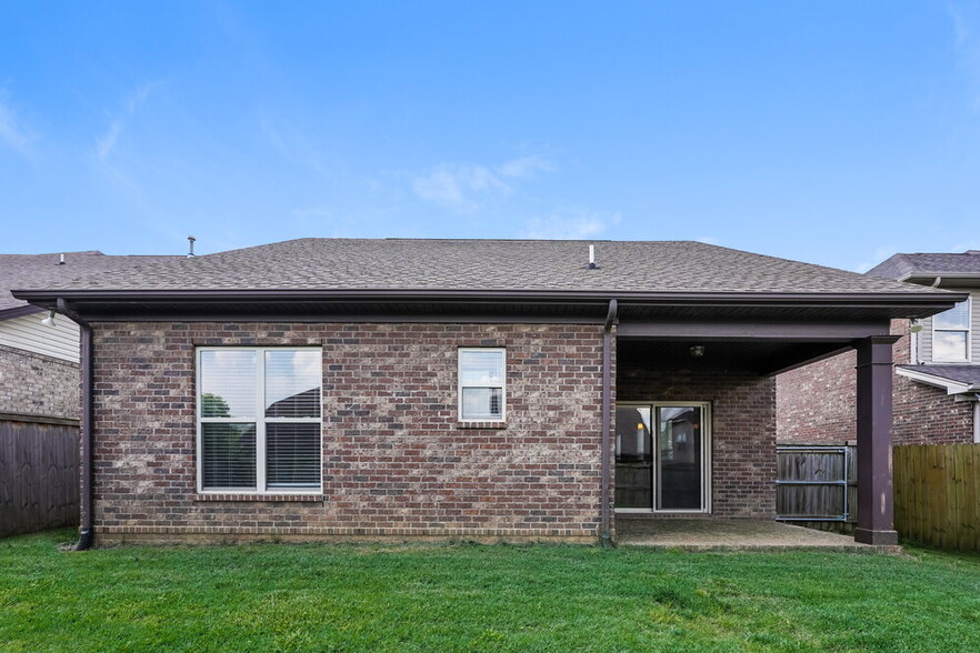 Building Photo - 102 England Pl